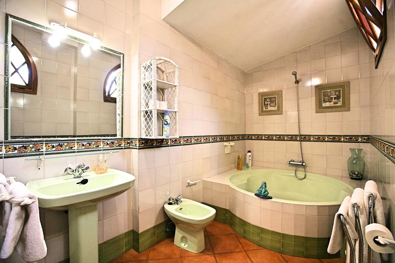 The Bell Ringer House Apartment เซบีญา ภายนอก รูปภาพ